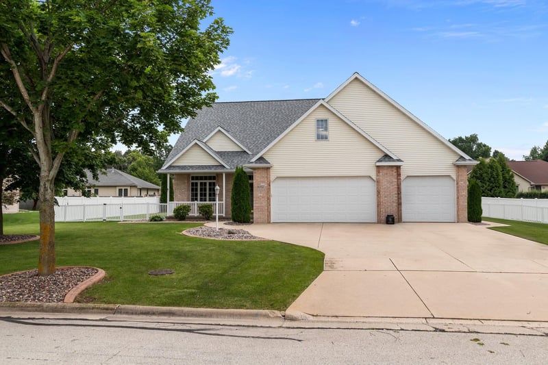 3152 Savanna Way, Green Bay, WI 54311