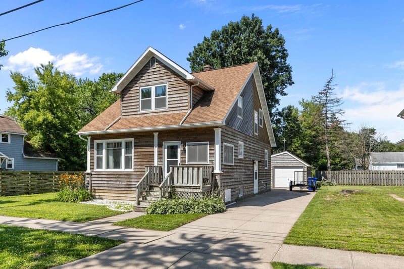 1113 State St, Appleton, WI 54915