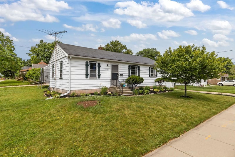 405 Buchanan St, Little Chute, WI 54140-2009
