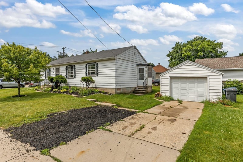 405 Buchanan St, Little Chute, WI 54140-2009