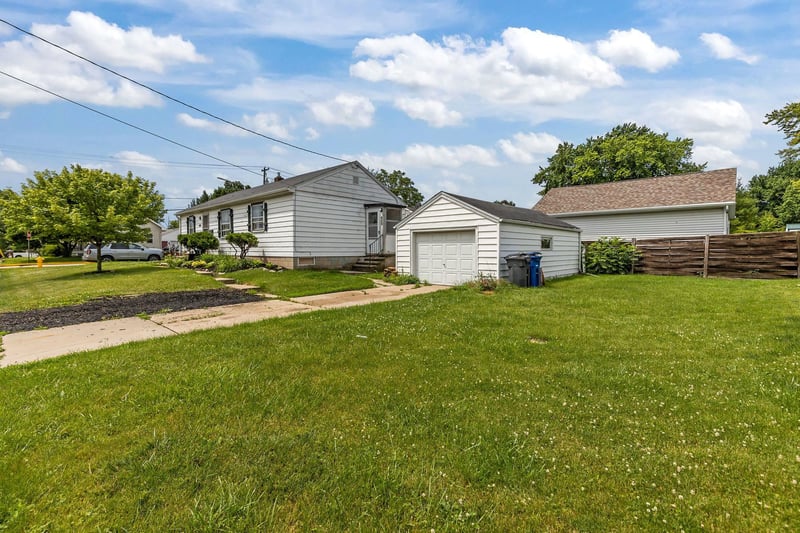 405 Buchanan St, Little Chute, WI 54140-2009