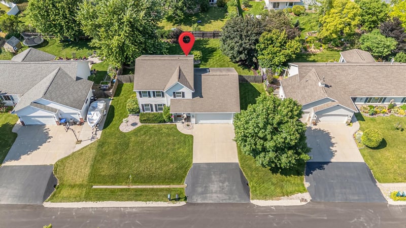 W2434 Snowberry Dr, Appleton, WI 54915-7484