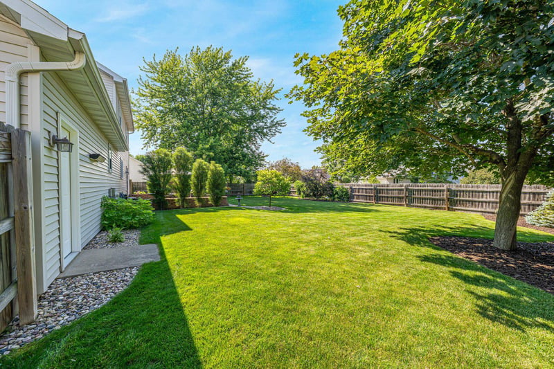 W2434 Snowberry Dr, Appleton, WI 54915-7484