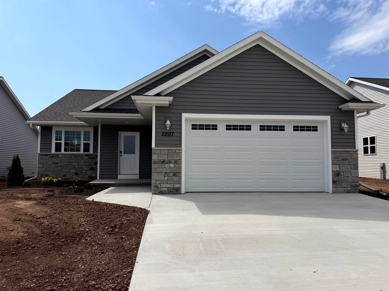 2207 Golden Gate Dr, Appleton, WI 54913