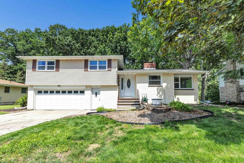 2136 9th St, Green Bay, WI 54304