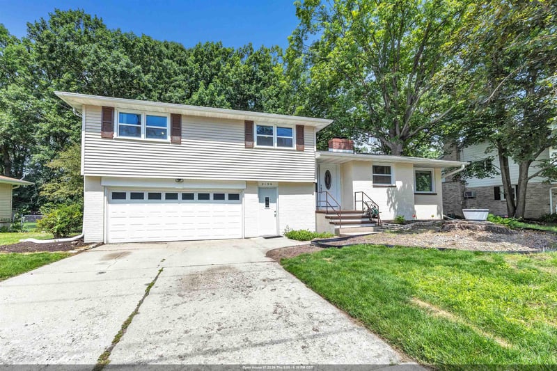 2136 9th St, Green Bay, WI 54304