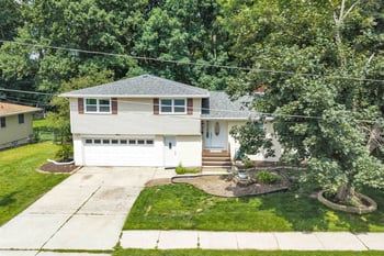 2136 9th St, Green Bay, WI 54304