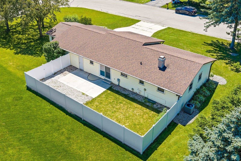2365 Nicole Ann Cir, Green Bay, WI 54311-6441