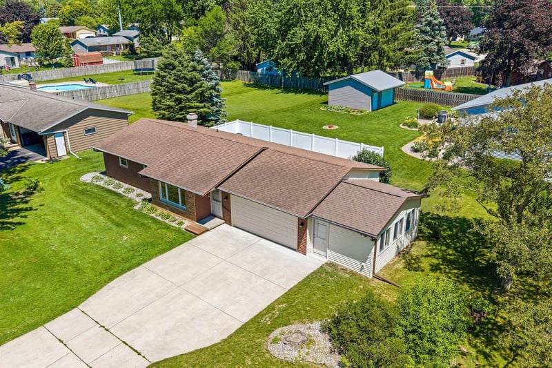 2365 Nicole Ann Cir, Green Bay, WI 54311-6441