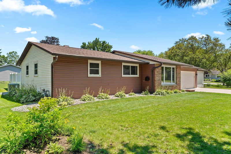 2365 Nicole Ann Cir, Green Bay, WI 54311-6441