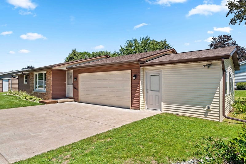 2365 Nicole Ann Cir, Green Bay, WI 54311-6441