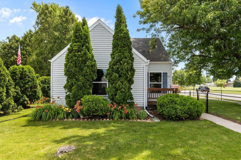 882 Higgins Ave, Neenah, WI 54956