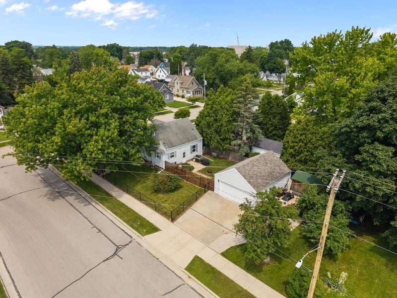 882 Higgins Ave, Neenah, WI 54956