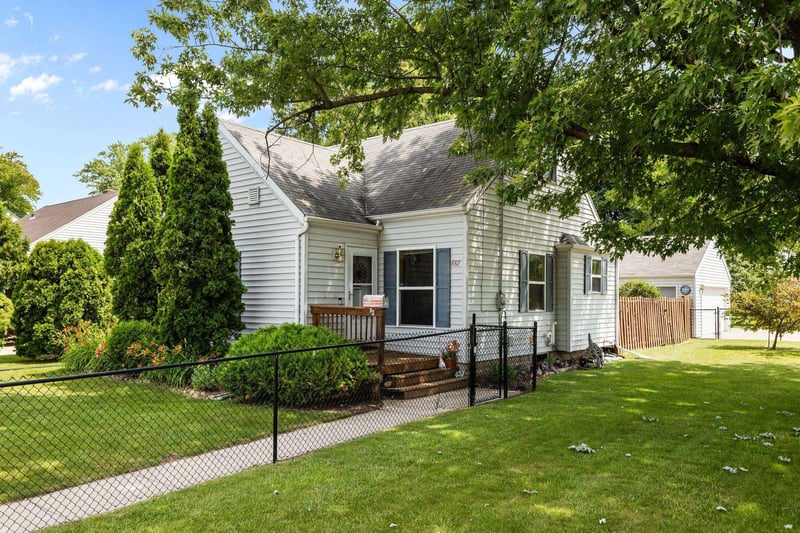 882 Higgins Ave, Neenah, WI 54956