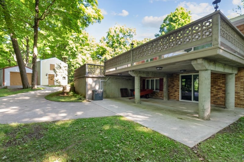 W7829 Oakcrest Dr, Hortonville, WI 54944-9805