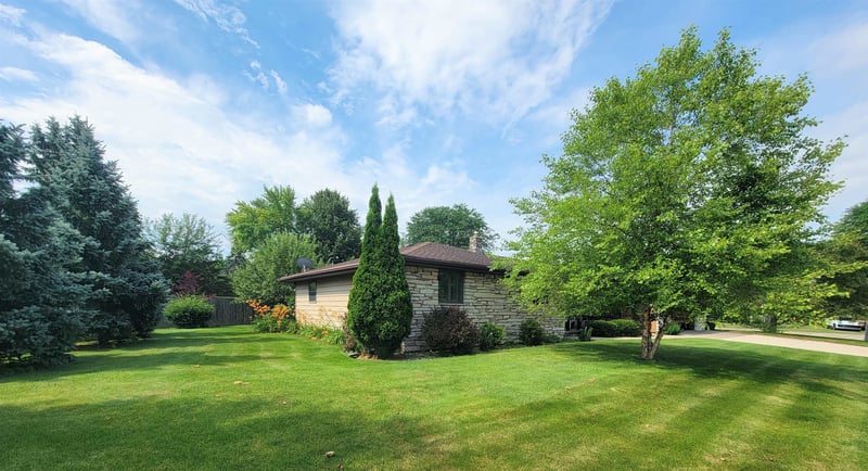 1101 Meadow Grove Blvd, Appleton, WI 54915