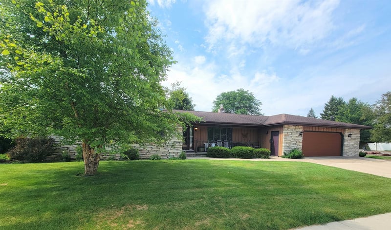 1101 Meadow Grove Blvd, Appleton, WI 54915