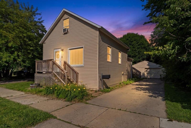 1225 Marshall Ave, Green Bay, WI 54303-4223
