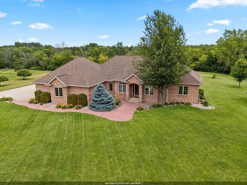 11 Corn Silk Ct, Wrightstown, WI 54180-1181