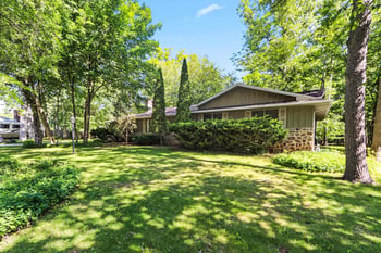 1338 Ken Dr, Green Bay, WI 54313-5878