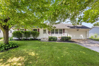 1510 Lindale Ln, Green Bay, WI 54313