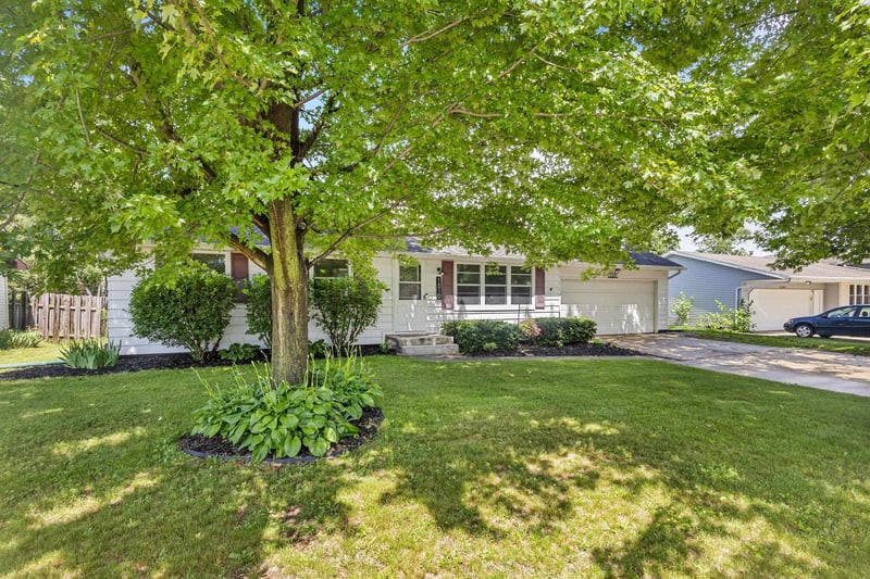 1510 Lindale Ln, Green Bay, WI 54313