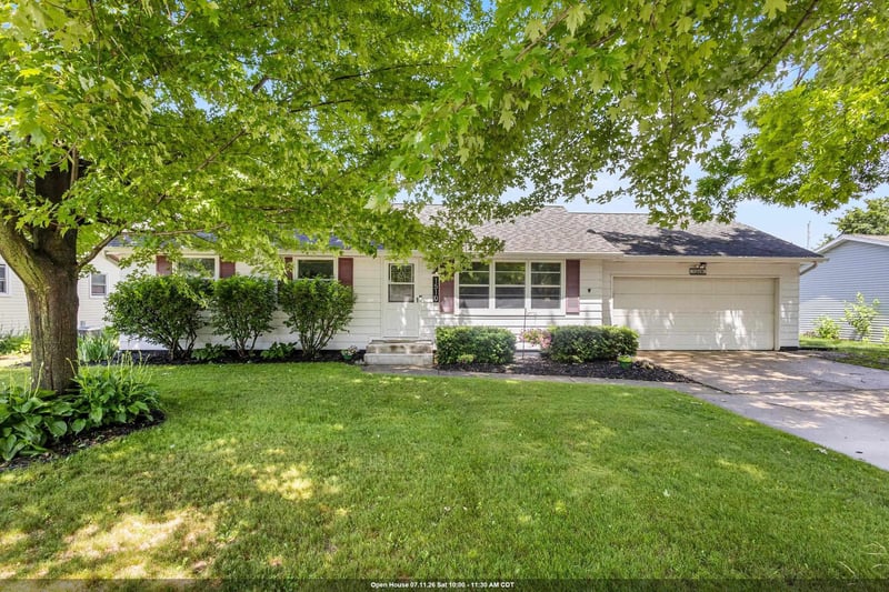1510 Lindale Ln, Green Bay, WI 54313