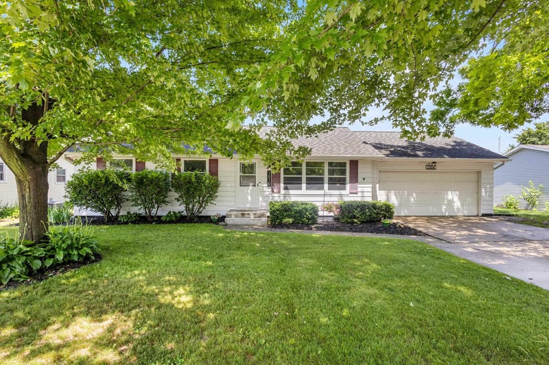 1510 Lindale Ln, Green Bay, WI 54313