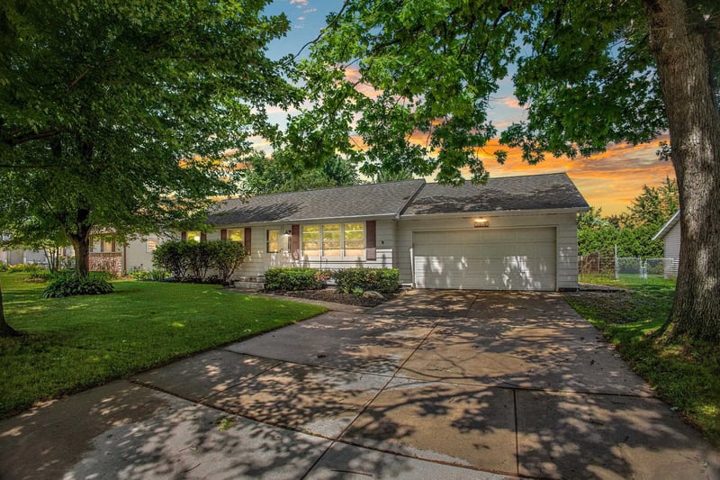 1510 Lindale Ln, Green Bay, WI 54313