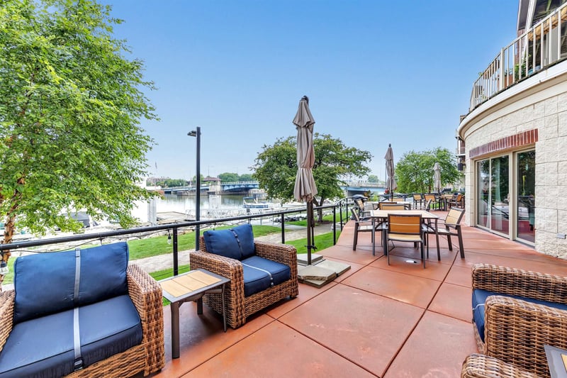 118 Washington St #304B, Green Bay, WI 54301