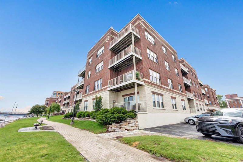 118 Washington St #304B, Green Bay, WI 54301
