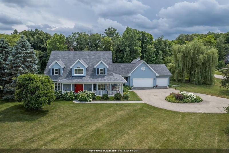 3040 Windfield Dr, Neenah, WI 54956