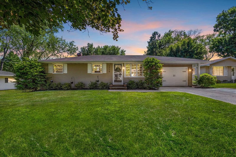 1779 Asbury Cir, Green Bay, WI 54303