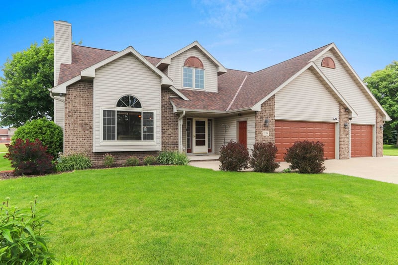 1194 Meadow View Ln, De Pere, WI 54115-1034