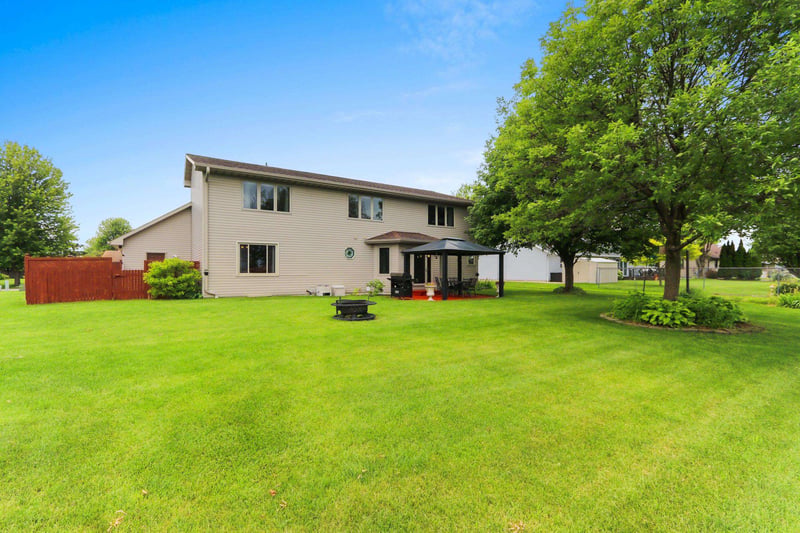 1194 Meadow View Ln, De Pere, WI 54115-1034