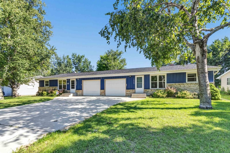 1827 Cormier Rd, Green Bay, WI 54313