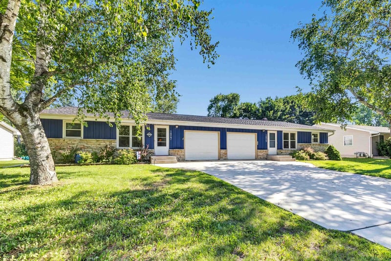 1827 Cormier Rd, Green Bay, WI 54313