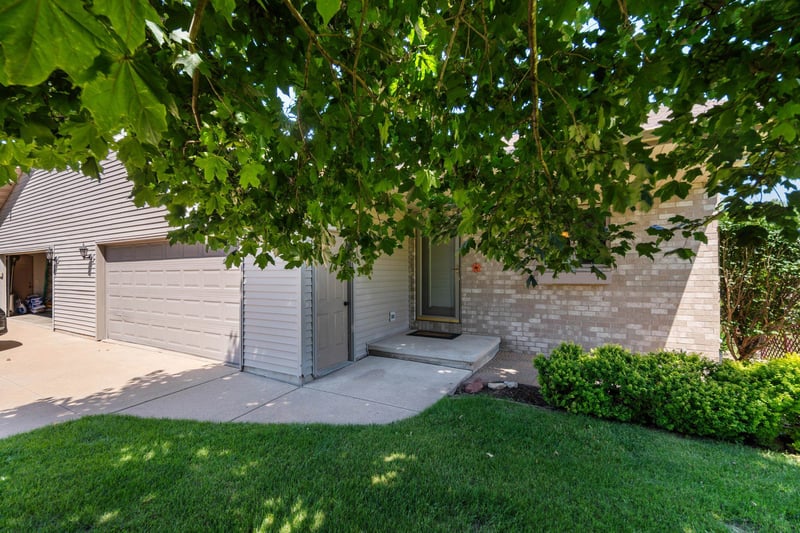 N1838 Hyacinth Ct, Greenville, WI 54942