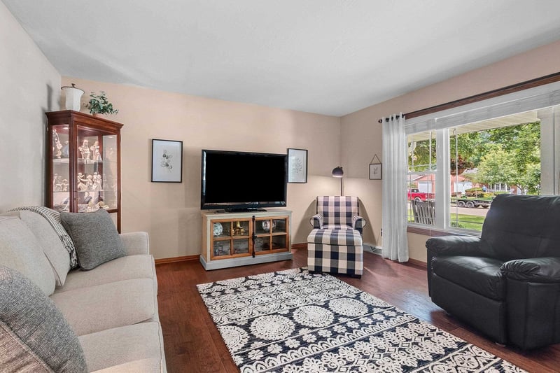 2842 Mayflower Rd, Green Bay, WI 54311