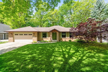 250 Traders Point Ln, Green Bay, WI 54302-5235