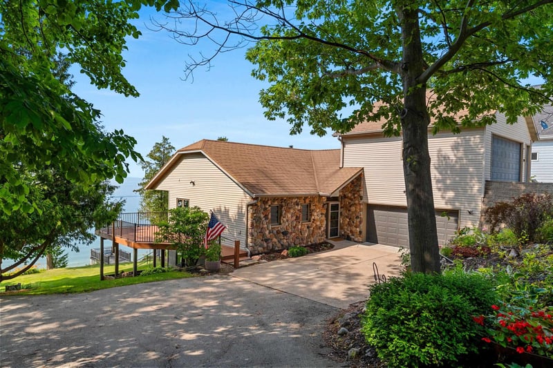 5153 Edgewater Beach Rd, Green Bay, WI 54311-9731