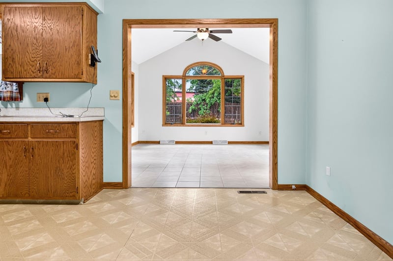 1049 Gregory St, Neenah, WI 54956