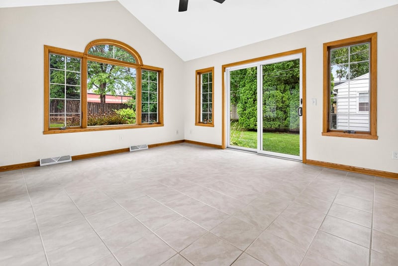 1049 Gregory St, Neenah, WI 54956
