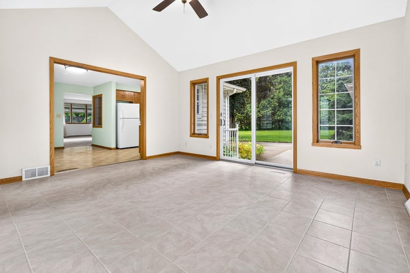 1049 Gregory St, Neenah, WI 54956