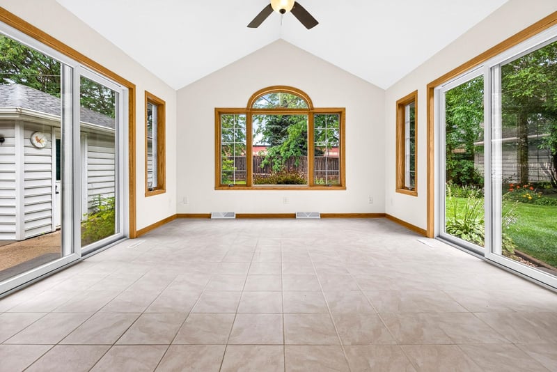 1049 Gregory St, Neenah, WI 54956