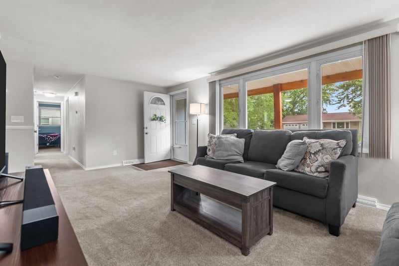 617 Canterbury Dr, Appleton, WI 54915