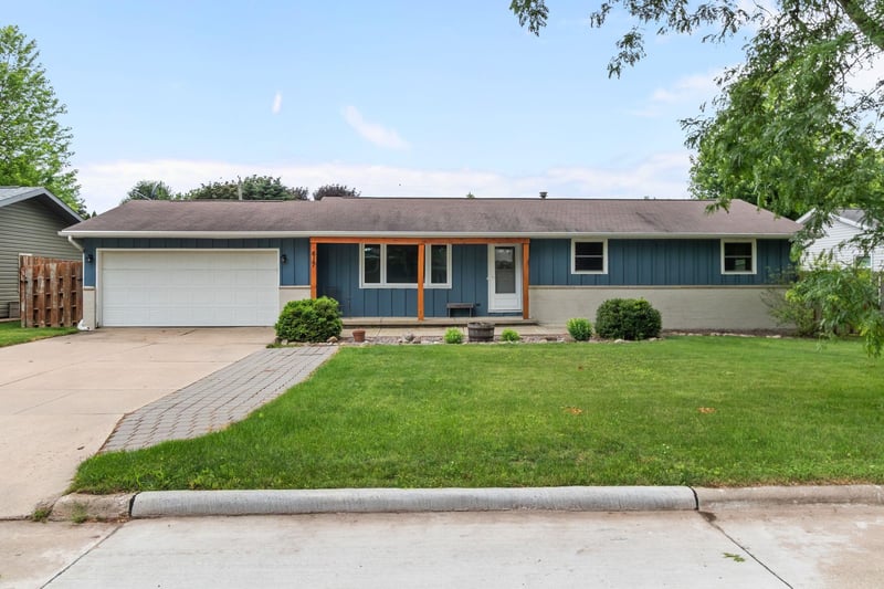 617 Canterbury Dr, Appleton, WI 54915