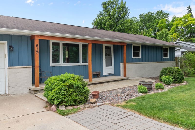 617 Canterbury Dr, Appleton, WI 54915