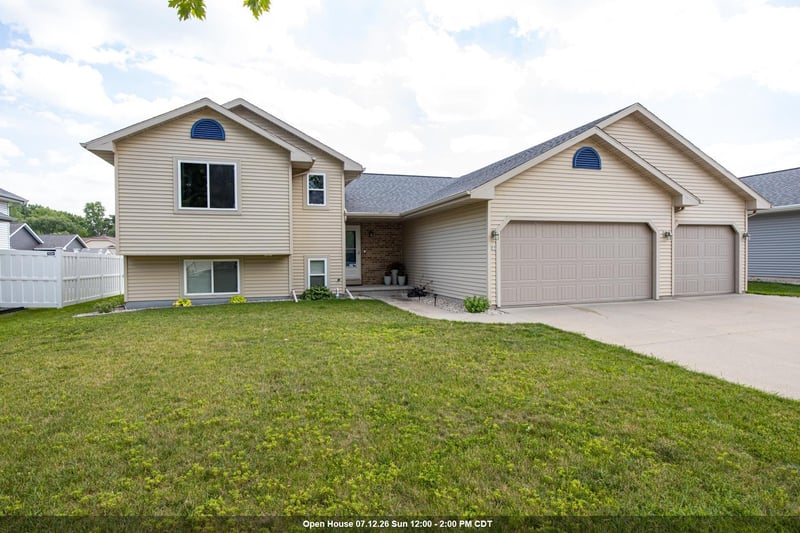 75 Jacob Ave, Oshkosh, WI 54902-7397