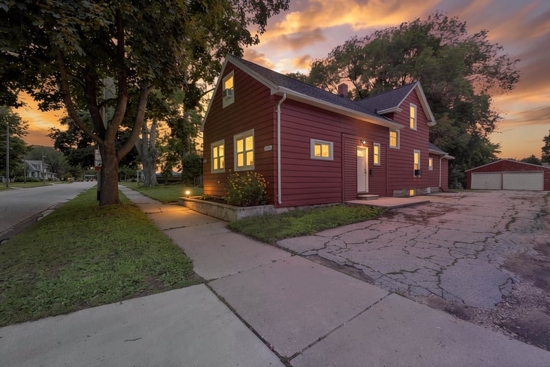 1123 Cass St, Green Bay, WI 54301